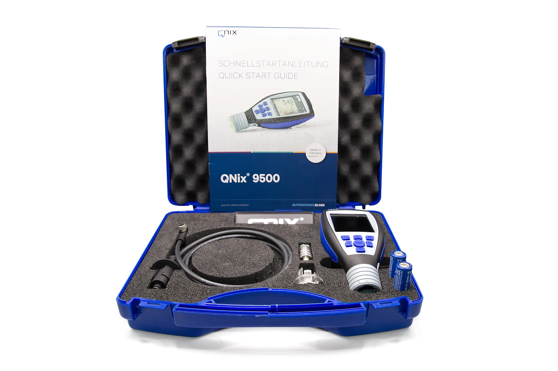 QNix 9500 Schichtdickenmessgerät im Set mit blauem Transportkoffer, Zubehör und Schnellstartanleitung